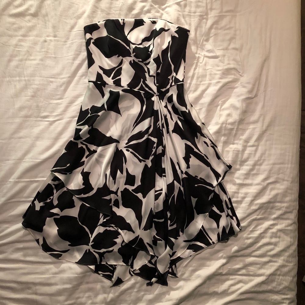 White House Black Market flowy, strapless dress